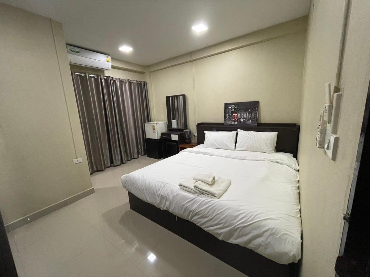 Hug Me Guesthouse Pattaya Exterior foto